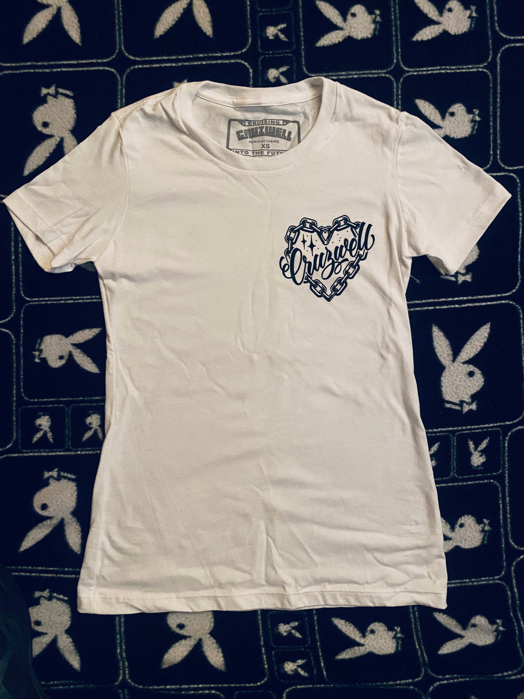 Women’s Chain Heart tee